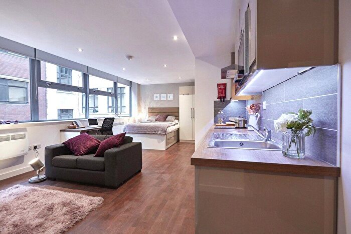 Apartment To Rent In Apt, South Parade #, LS1