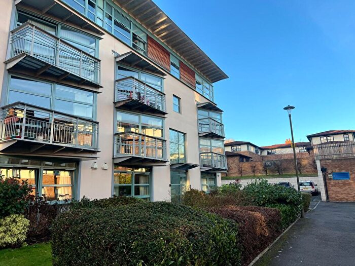 2 Bedroom Flat To Rent In North Werber Road, Edinburgh, EH4