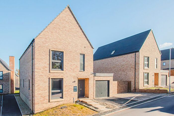 4 Bedroom Detached House For Sale In , Blunsdon Hill, SN26