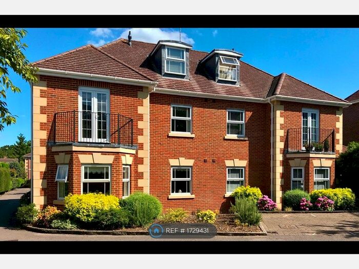 2 Bedroom Flat To Rent In Silk Place, Wokingham, RG40