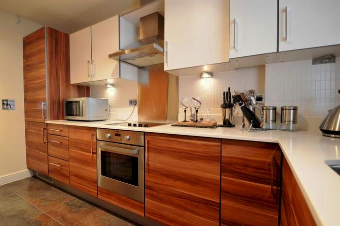 2 Bedroom Flat To Rent In Shoppenhangers Road, Maidenhead, SL6