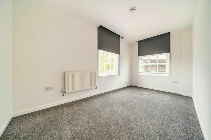 2 Bedroom Flat To Rent In King Street, Maidstone, ME14