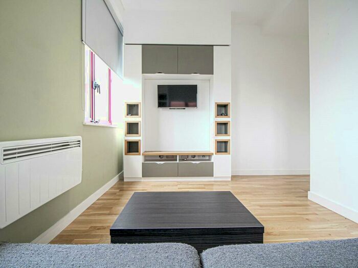 1 Bedroom Apartment To Rent In Apt, Q One Residence #, LS2