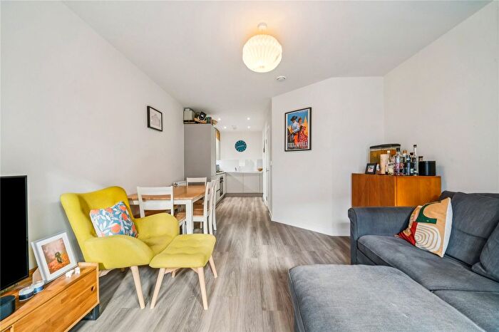 1 Bedroom Flat For Sale In Springfield Drive, London, SW17