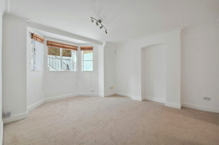 3 Bedroom Flat To Rent In Highgate Avenue, London, N6