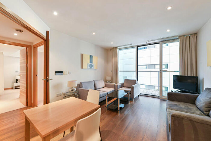 2 Bedroom Flat To Rent In Queenstown Road, London, SW11