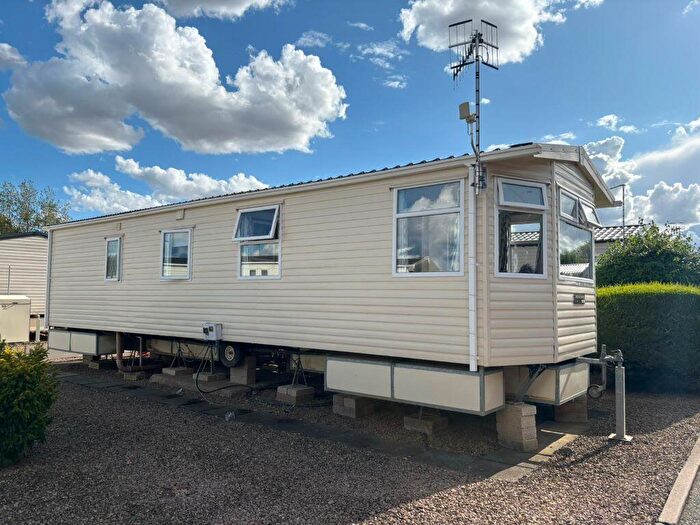 2 Bedroom Lodge For Sale In Tiddington Road, Stratford-Upon-Avon, CV37