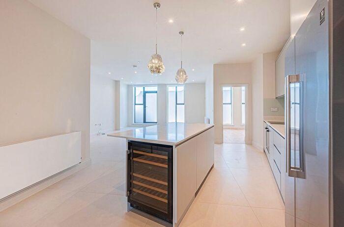 3 Bedroom Flat To Rent In Rye Lane, Peckham, London, SE15