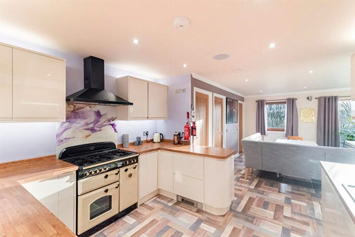 2 Bedroom Detached House For Sale In Hill View Lodges, Rumbling Bridge, KY13