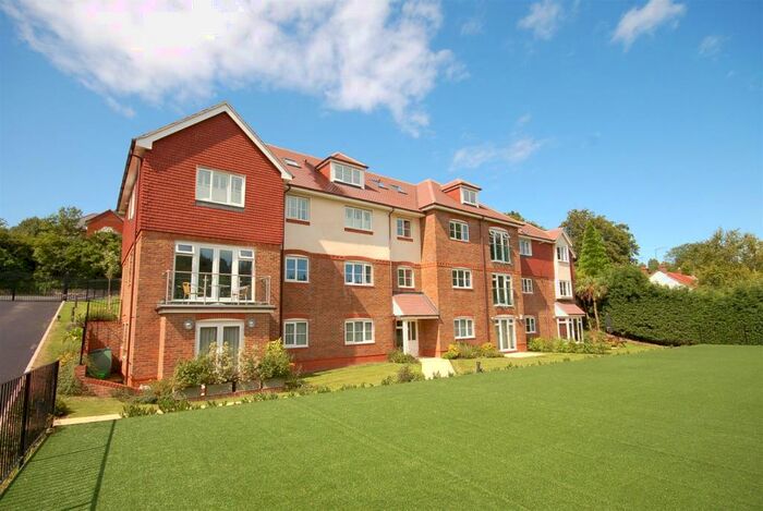 3 Bedroom Flat To Rent In St. Monicas Road, Kingswood, KT20