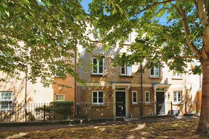 3 Bedroom Terraced House To Rent In Eastbury Way, Swindon, SN25