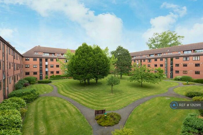 1 Bedroom Flat To Rent In Winslow Close, Pinner, HA5