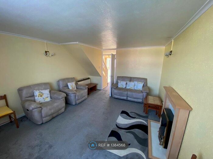 2 Bedroom Maisonette To Rent In Cumberland House, London, N9