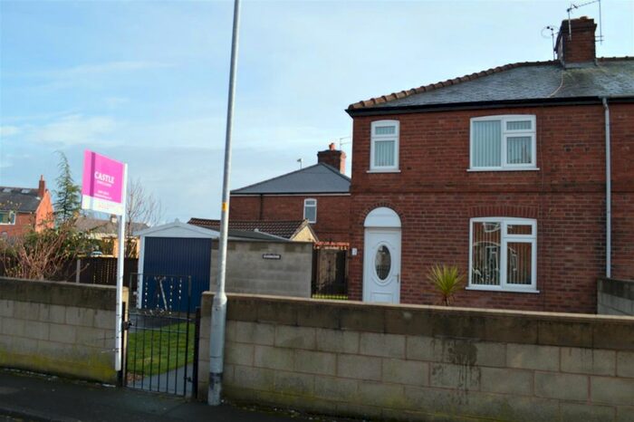 3 Bedroom Semi-Detached House To Rent In Wheatcroft, Castleford, WF10