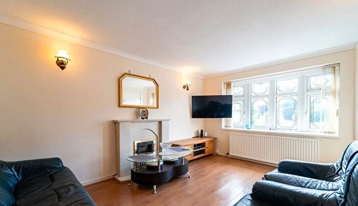3 Bedroom Semi-Detached House To Rent In Rowley Regis, B65