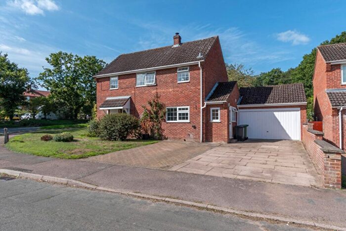 4 Bedroom Detached House For Sale In Beech Road, Beetley, NR20