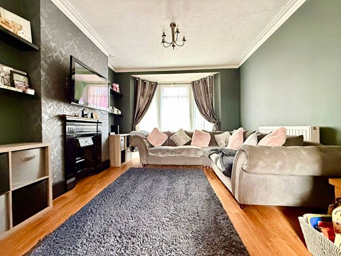 3 Bedroom Terraced House For Sale In Ramsgate Road, Margate, CT9 - Photo 2