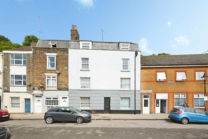 1 Bedroom Flat For Sale In Snargate Street, Dover, Kent, CT17