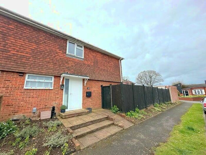 2 Bedroom Ground Maisonette To Rent In Dawnay Road, Great Bookham, Leatherhead, KT23