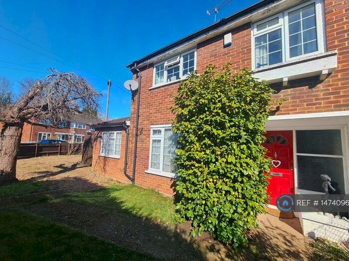 3 Bedroom Semi-Detached House To Rent In Whurley Way, Maidenhead, SL6