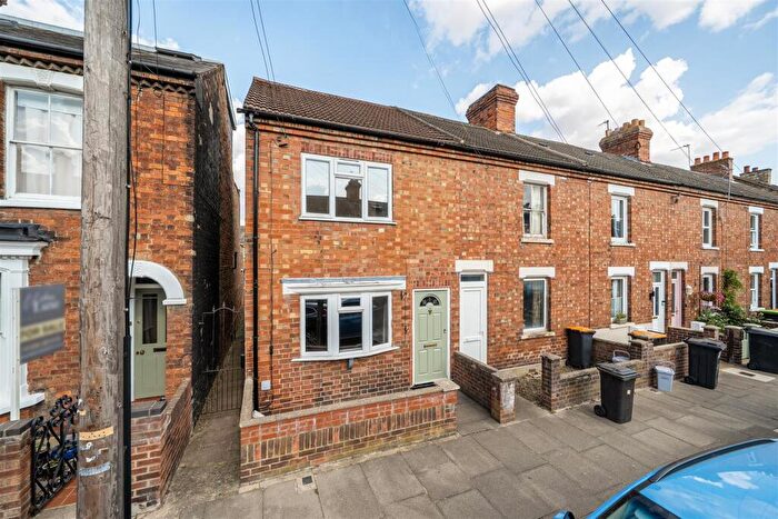 3 Bedroom End Of Terrace House For Sale In Bower Street, Bedford, MK40