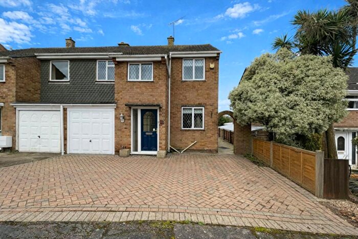 3 Bedroom Semi Detached House For Sale In Heathcote Road, Ash, Surrey, GU12