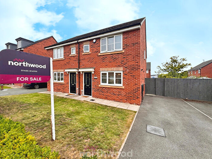 3 Bedroom Semi-Detached House For Sale In Garratt Way, Thorne, Doncaster, DN8