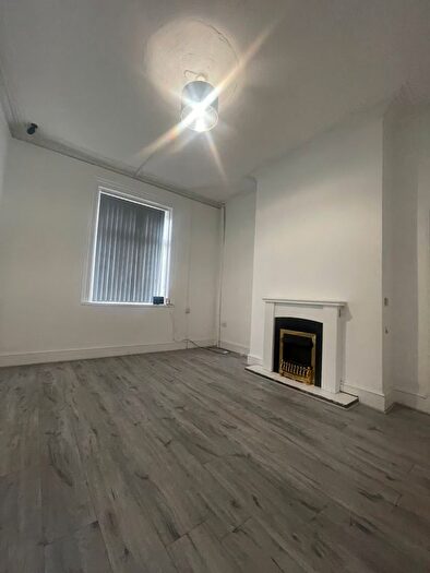 3 Bedroom End Of Terrace House To Rent In Cross Lane, Bradford, BD7