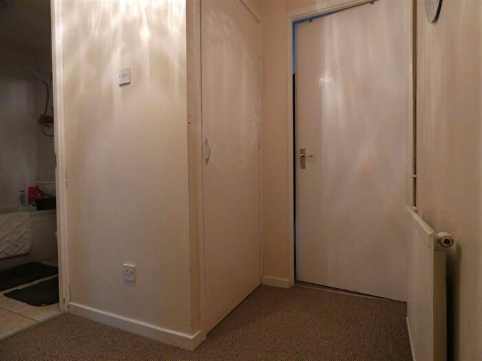 1 Bedroom Flat For Sale In Monarch Close, Stretton, Burton-On-Trent, DE13