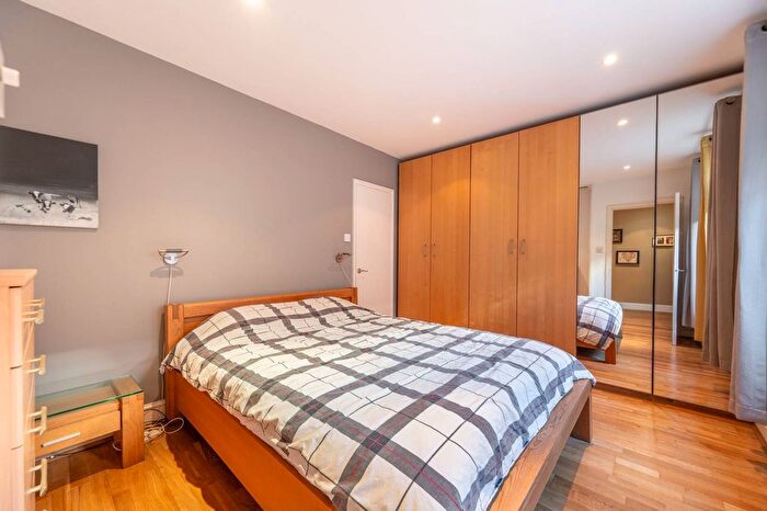 2 Bedroom Flat For Sale In Holland Road, Holland Park, London, W14