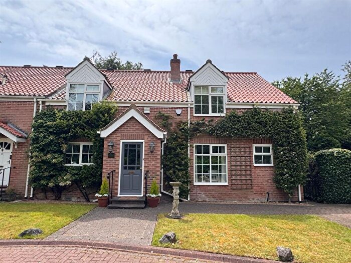 3 Bedroom Semi-Detached House For Sale In Chapel Mews, Elloughton, HU15