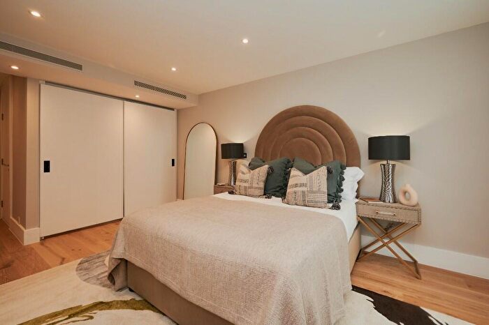 2 Bedroom Apartment To Rent In Flat, Baker, Baker Street, London, NW1