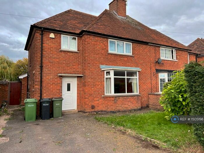 4 Bedroom Semi-Detached House To Rent In West Avenue, Wigston, LE18