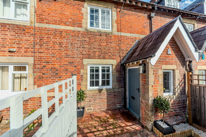 2 Bedroom House To Rent In Arundel, BN18