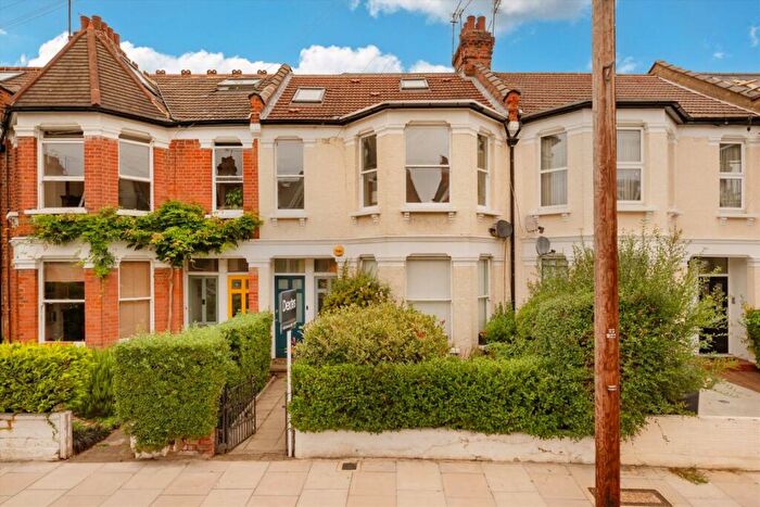 2 Bedroom Maisonette For Sale In Albert Road, London, N22