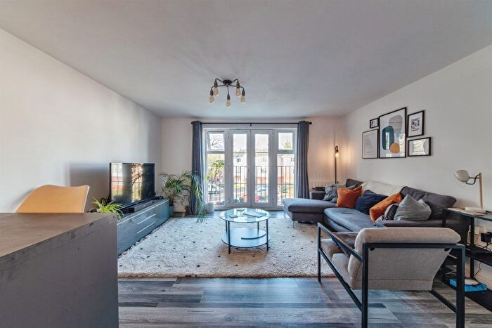 2 Bedroom Flat For Sale In Yardley Wood Road, Birmingham, B14