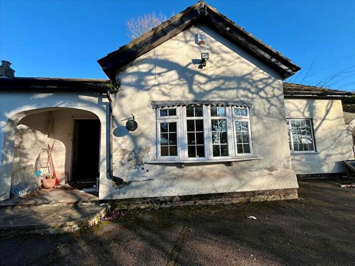 3 Bedroom Bungalow For Sale In Watling Street, Radlett ., WD7