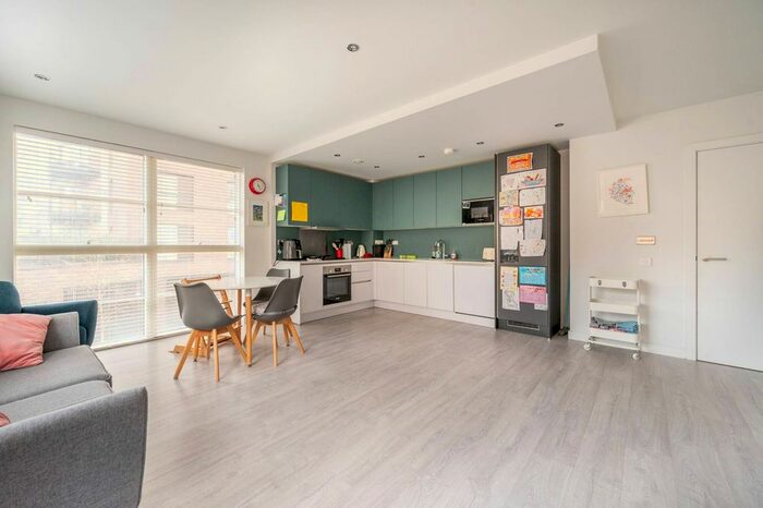 3 Bedroom Flat To Rent In Copper Street, Stratford, London, E20