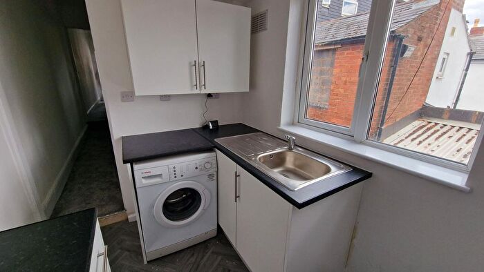 1 Bedroom Flat To Rent In Poplar Road, Smethwick, B66