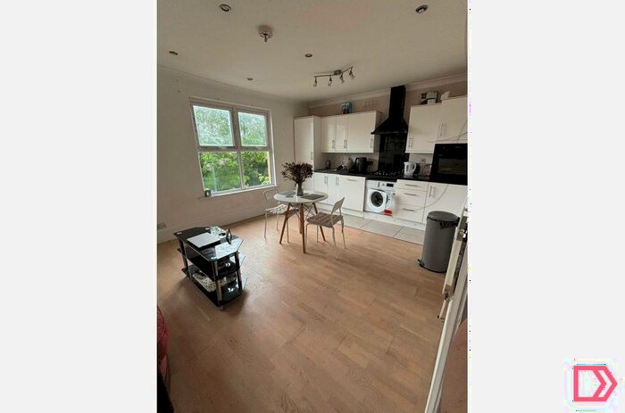 2 Bedroom Maisonette To Rent In A Abbey Crescent, Belvedere, Kent, DA17