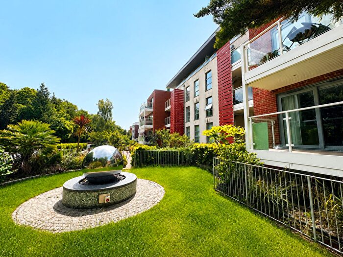 2 Bedroom Flat To Rent In Branksome Wood Road, Bournemouth, BH2