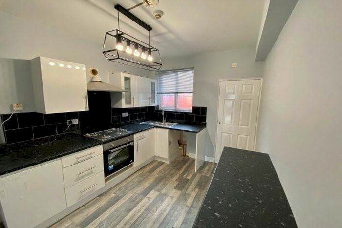 2 Bedroom Flat To Rent In Radford Road, Nottingham, NG7