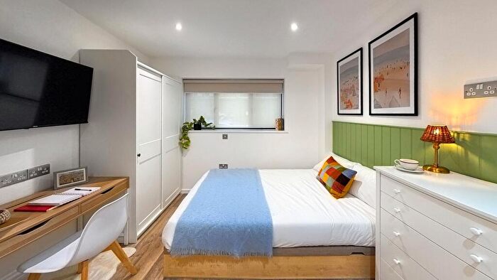 Studio To Rent In Bronze Woburn- Studio |Verney St, EX1