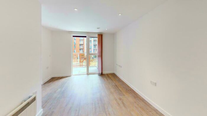 1 Bedroom Apartment To Rent In Queensway, Southampton, Hampshire, SO14
