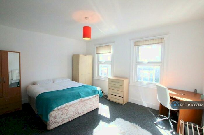 4 Bedroom Terraced House To Rent In Donnington Road, Reading, RG1