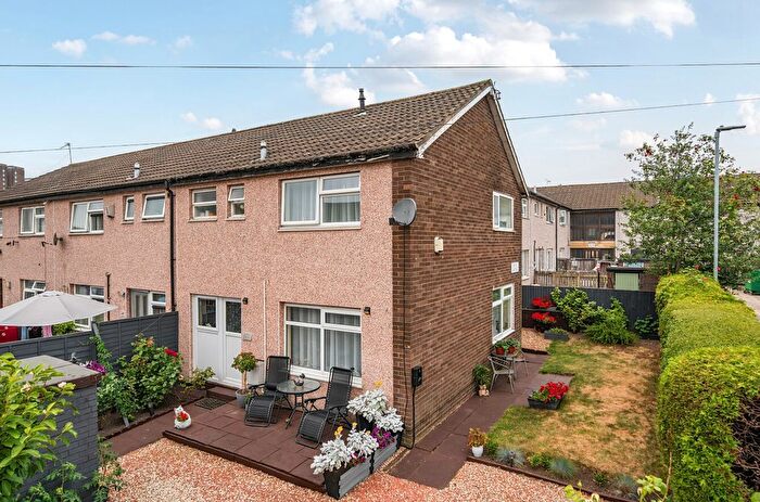 2 Bedroom Detached House For Sale In Bruce Gardens, Leeds, West Yorkshire, LS12
