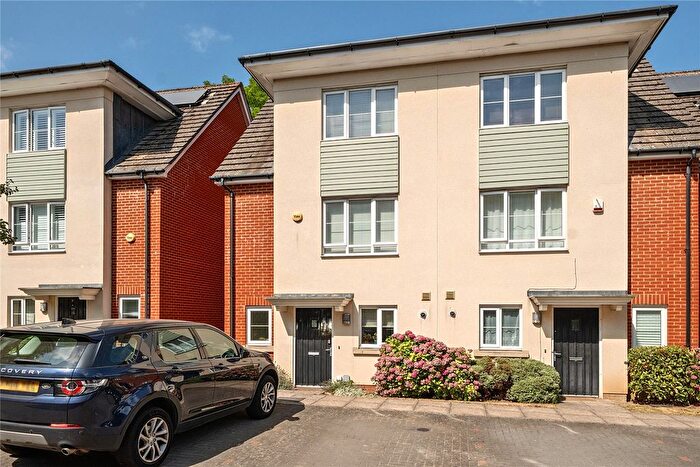 3 Bedroom End Of Terrace House For Sale In Blossom Drive, Orpington, BR6