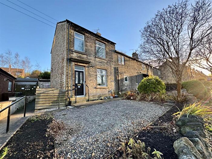 2 Bedroom End Of Terrace House For Sale In Barcroft Road, Newsome, Huddersfield, HD4
