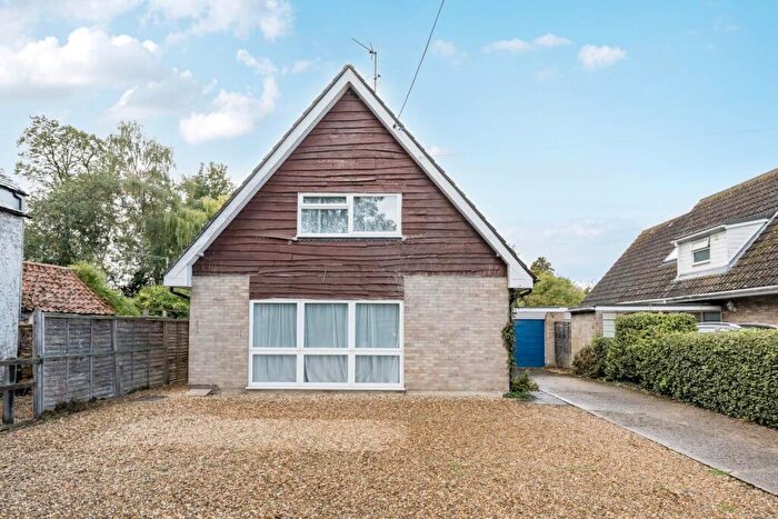 3 Bedroom Chalet For Sale In Orchard Lane, Harrold, MK43