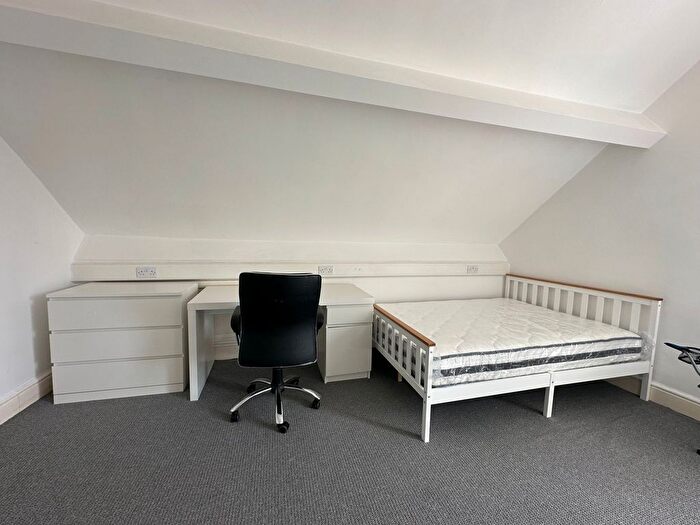 3 Bedroom Flat To Rent In Clarkegrove Road, Sheffield, S10
